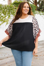 Cargar imagen en el visor de la galería, Plus Size Printed Color Block Ruffled Blouse
