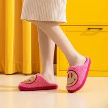 Cargar imagen en el visor de la galería, Melody Smiley Face Slippers
