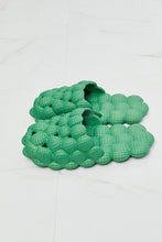 Cargar imagen en el visor de la galería, NOOK JOI Laid Back Bubble Slides in Green
