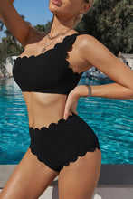 Cargar imagen en el visor de la galería, Scalloped Trim One-Shoulder Bikini Set
