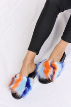 Cargar imagen en el visor de la galería, Forever Link Plush Open-Toe Sandals
