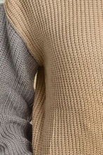 Cargar imagen en el visor de la galería, Color Block Round Neck Long Sleeve Sweater
