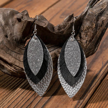 Cargar imagen en el visor de la galería, PU Leather Drop Earrings
