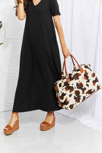 Cargar imagen en el visor de la galería, Animal Print Plush Weekender Bag
