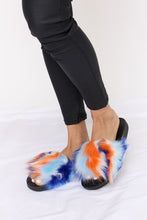 Cargar imagen en el visor de la galería, Forever Link Plush Open-Toe Sandals
