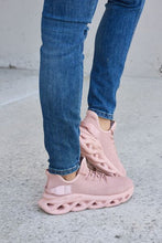 Cargar imagen en el visor de la galería, Forever Link Mesh Breathable Platform Athletic Shoes
