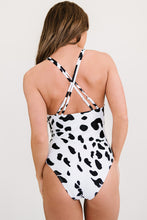 Cargar imagen en el visor de la galería, Animal Print Halter Neck Crisscross Back One-Piece Swimsuit
