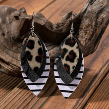 Cargar imagen en el visor de la galería, PU Leather Drop Earrings
