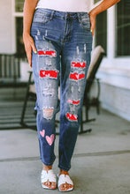 Cargar imagen en el visor de la galería, Heart Distressed Jeans with Pockets
