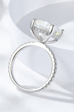 Cargar imagen en el visor de la galería, 5.52 Carat Moissanite Side Stone Ring
