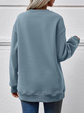 Cargar imagen en el visor de la galería, Graphic Round Neck Dropped Shoulder Sweatshirt
