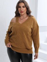 Cargar imagen en el visor de la galería, Plus Size Cutout V-Neck Sweater
