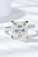 Cargar imagen en el visor de la galería, 5.52 Carat Moissanite Side Stone Ring
