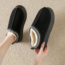 Cargar imagen en el visor de la galería, Faux Fur Center-Seam Slippers
