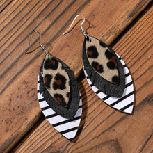 Cargar imagen en el visor de la galería, PU Leather Drop Earrings
