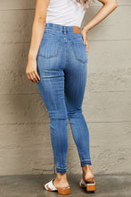 Cargar imagen en el visor de la galería, Judy Blue Janavie Full Size High Waisted Pull On Skinny Jeans
