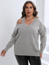 Cargar imagen en el visor de la galería, Plus Size Cutout V-Neck Sweater
