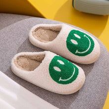 Cargar imagen en el visor de la galería, Melody Smiley Face Slippers
