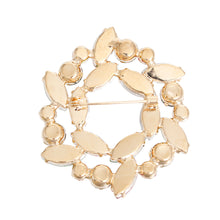 Cargar imagen en el visor de la galería, Brooch Xmas Crystal Wreath Pin for Women
