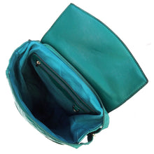 Cargar imagen en el visor de la galería, Green Quilted Convertible Backpack
