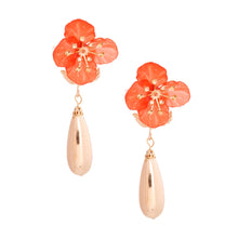 Cargar imagen en el visor de la galería, Red Flower Gold Teardrop Earrings
