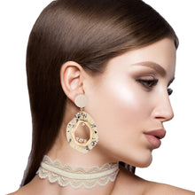 Load image into Gallery viewer, Cream Rubber Marbled Earrings
