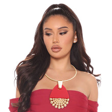 Cargar imagen en el visor de la galería, Red Teardrop Burst Necklace
