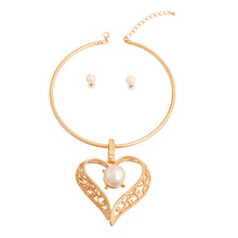 Load image into Gallery viewer, Gold Filigree Heart Pearl Necklace
