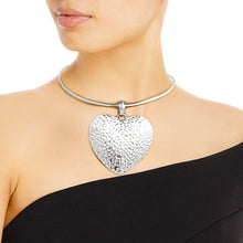 Load image into Gallery viewer, Silver Hammered Metal Heart Choker
