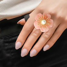 Cargar imagen en el visor de la galería, Marbled Pink Flower Gold Ring
