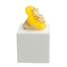 Cargar imagen en el visor de la galería, Marbled Yellow Flower Gold Ring
