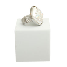 Cargar imagen en el visor de la galería, Silver White Pearl Square Ring
