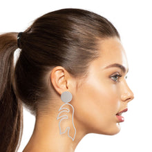Cargar imagen en el visor de la galería, Matte Silver Metal Leaf Earrings
