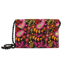 Cargar imagen en el visor de la galería, Black Embroidered Envelope Clutch
