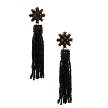 Cargar imagen en el visor de la galería, Black Flower Seed Bead Earrings
