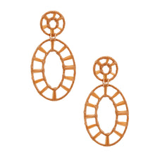 Cargar imagen en el visor de la galería, Gold Raffia Oval Earrings
