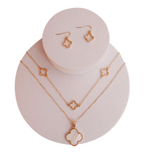 Cargar imagen en el visor de la galería, Gold Layered Cream Clover Necklace
