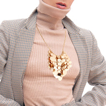 Cargar imagen en el visor de la galería, Gold Linked Disc Necklace

