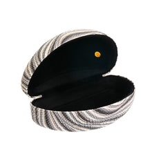 Cargar imagen en el visor de la galería, Black and White Ribbed Sunglass Case

