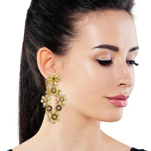 Load image into Gallery viewer, Vintage Gold Metal Flower Earrings
