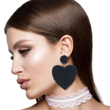 Cargar imagen en el visor de la galería, Black Sead Bead Heart Earrings
