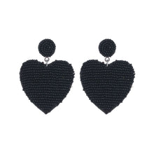 Cargar imagen en el visor de la galería, Black Sead Bead Heart Earrings
