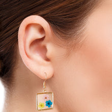 Load image into Gallery viewer, Square Gold Dried Flower Earrings
