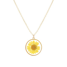 Load image into Gallery viewer, Yellow Daisy Dried Flower Necklace
