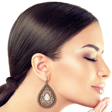 Load image into Gallery viewer, Burnished Filigree Cracked Stone Earrings
