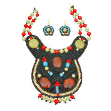 Cargar imagen en el visor de la galería, Black Bead Bib Necklace Set with Green and Red Bead Collar and Detail
